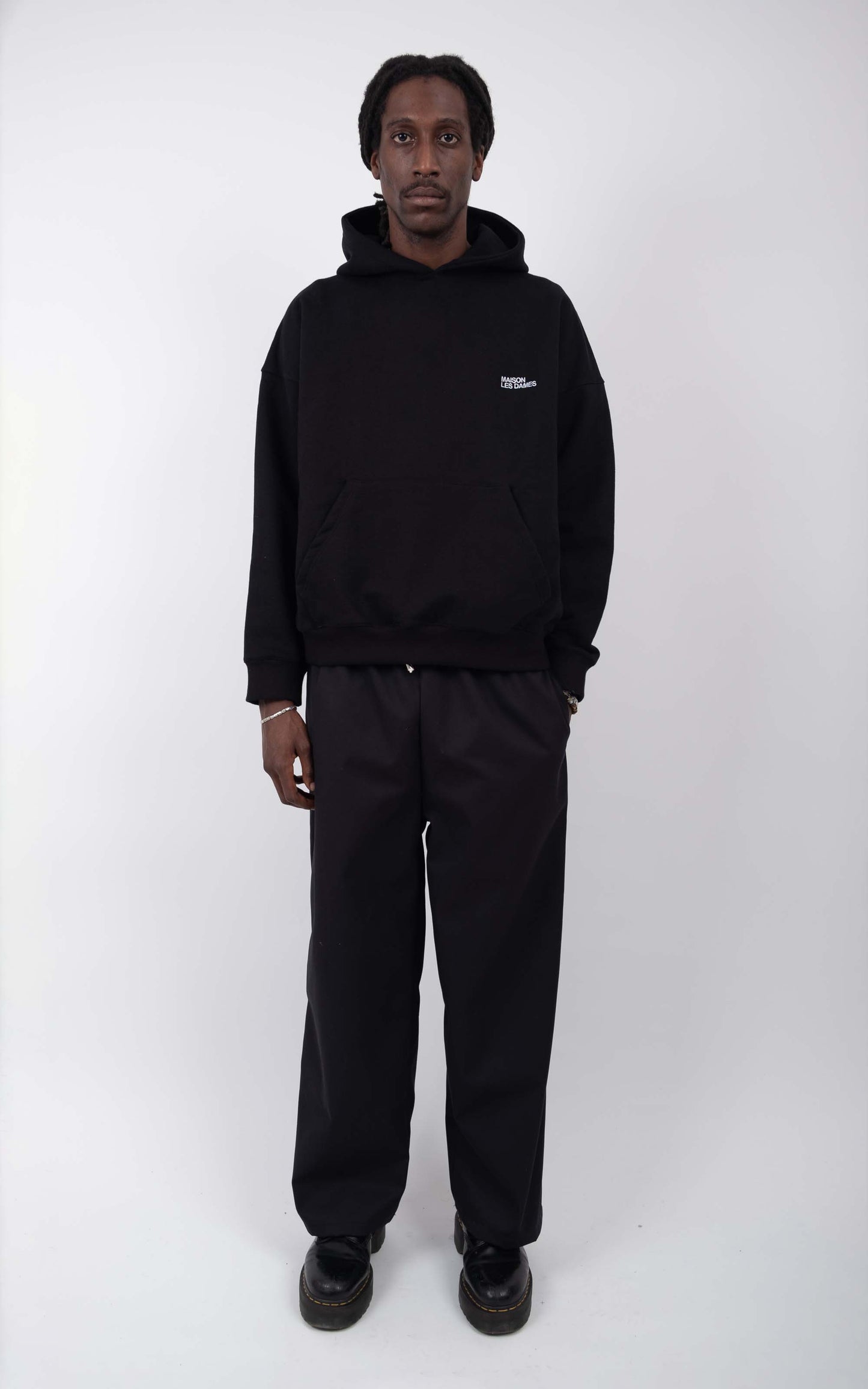LE SWEAT BRODÉ NOIR