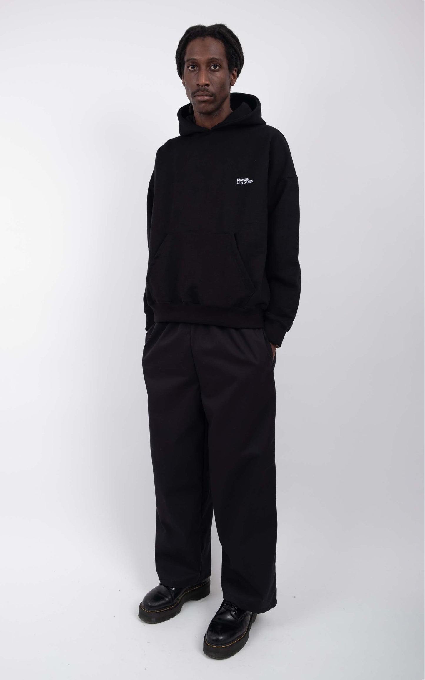 LE SWEAT BRODÉ NOIR