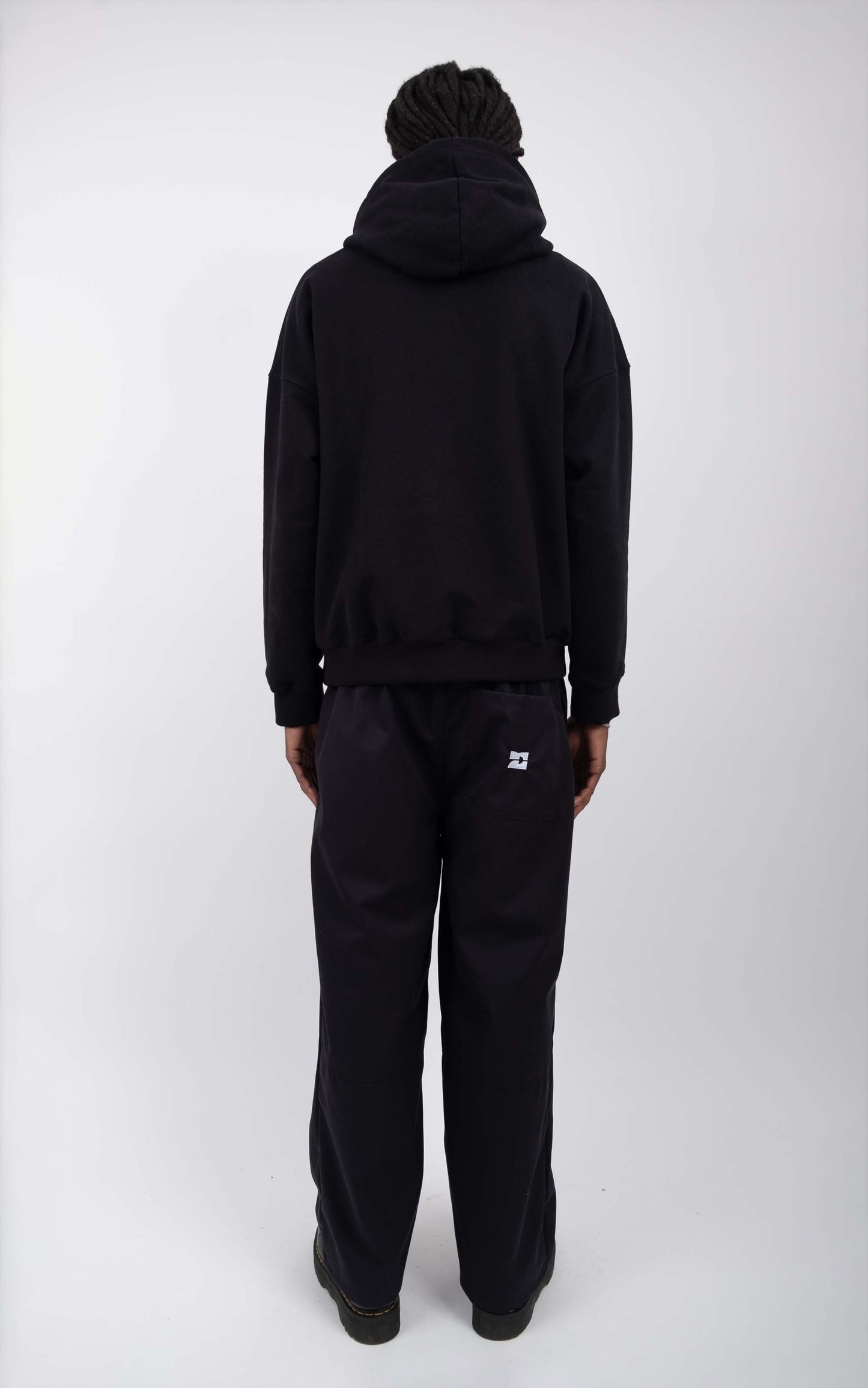 LE SWEAT BRODÉ NOIR