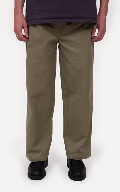 LE PANTALON VERT