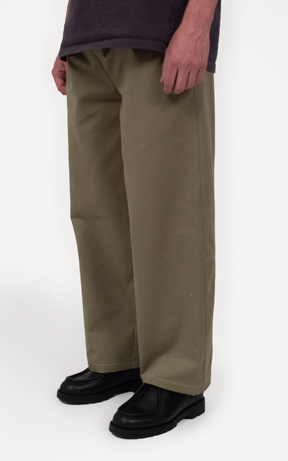 LE PANTALON VERT