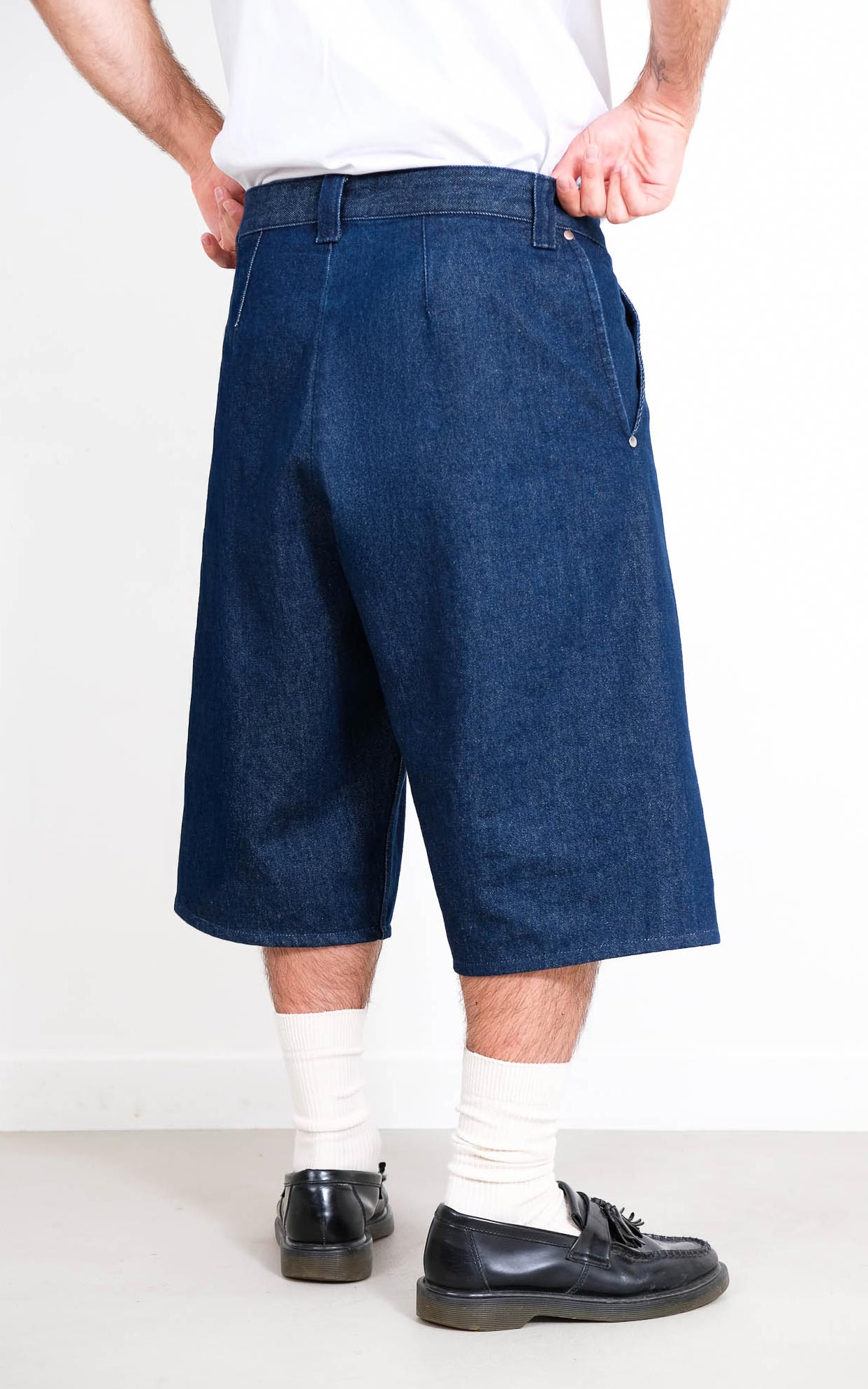 LE SHORT PLEATED