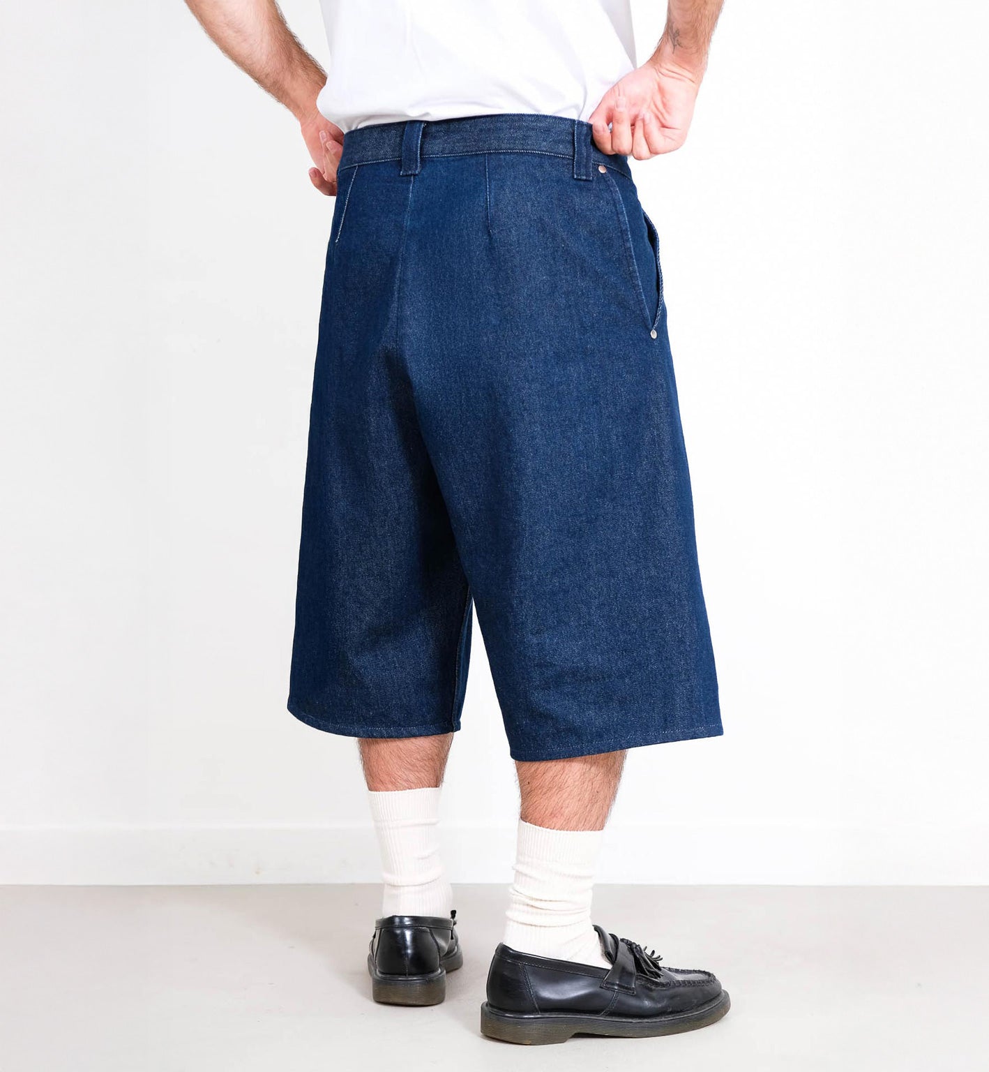 LE SHORT PLEATED