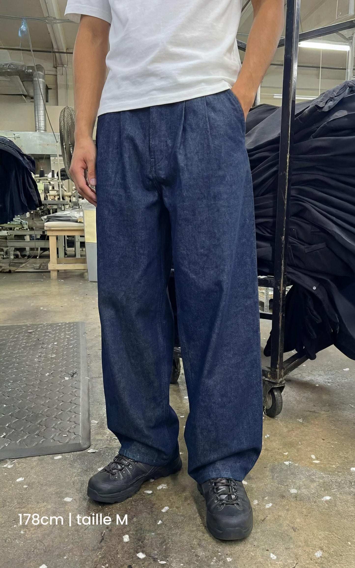 RAW PLEATED JEANS
