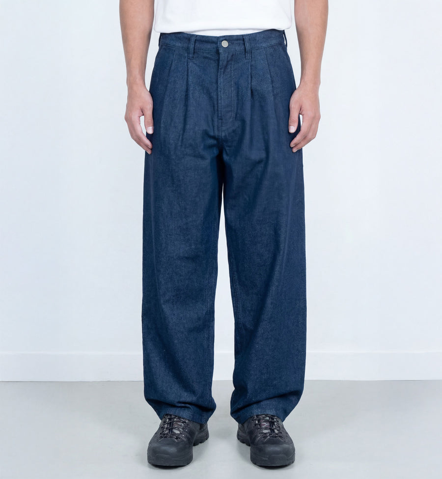 RAW PLEATED JEANS